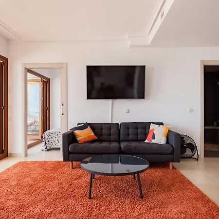 Prázdninový dům Spacious 2-bedroom, 2-bath With Spectacular Views